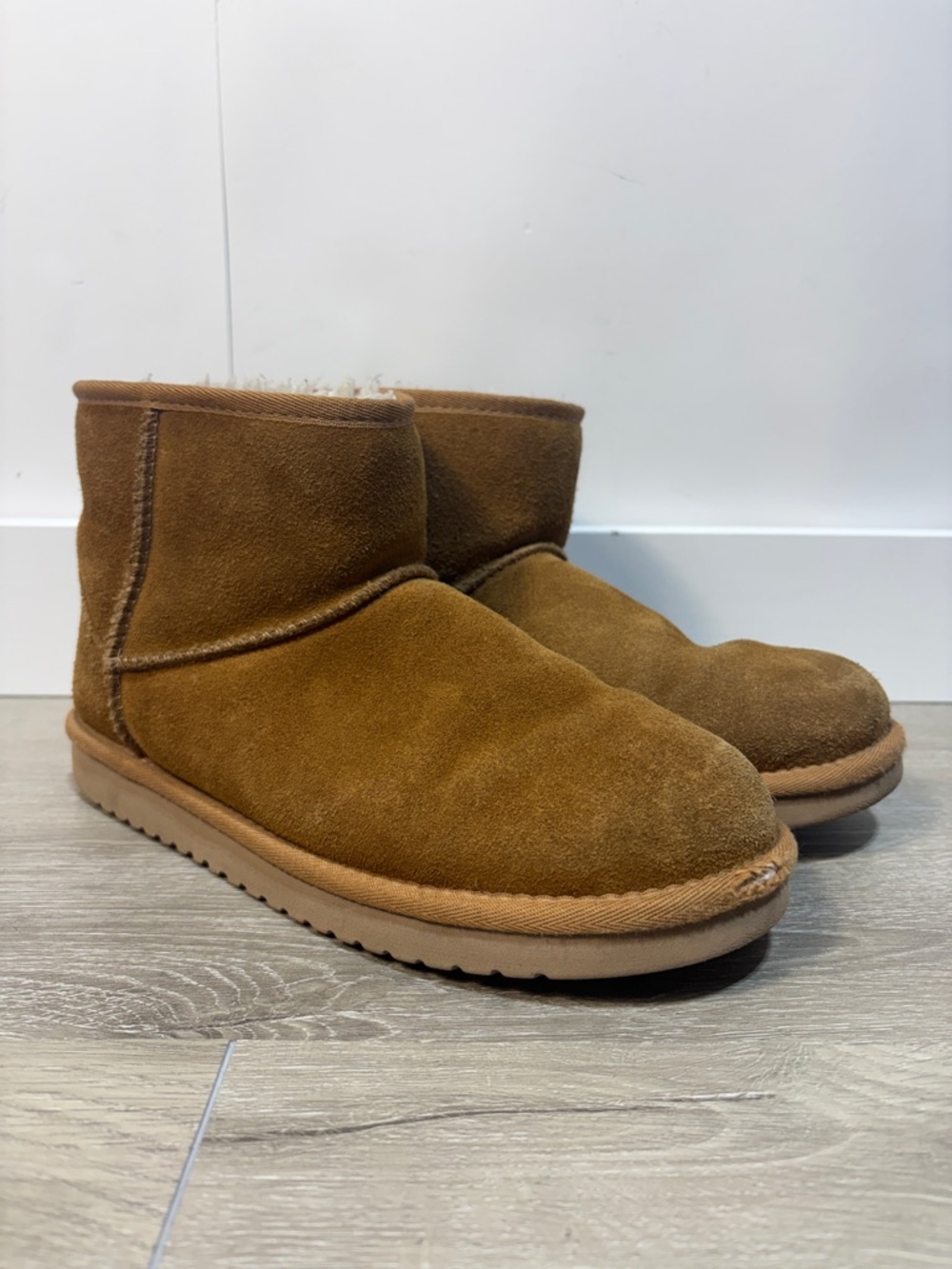 Kookaburra by UGG koola mini II chestnut suede boot size 8